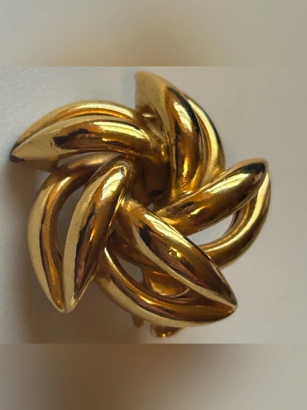 Vintage Gold Tone Abstract Geometric Swirl Brooch Pin 1